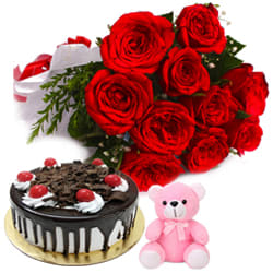 Pretty Hamper of Rose Bouquet N More