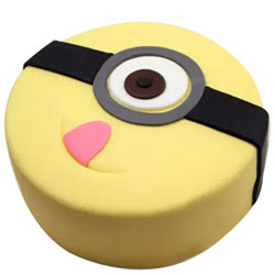 Enticing Minions Fondent Cake for Kids
