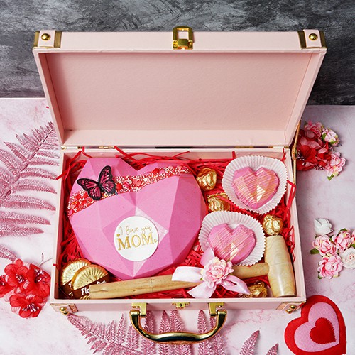 Trendy Sweetheart Mom Trunk of Pinata Chocolates  N  Cookies