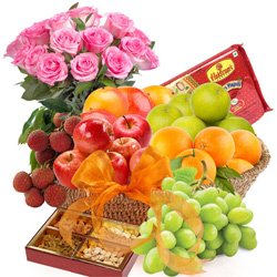 Mouth Watering Fresh Fruity Sweety Extravaganza with Rose Bouquet