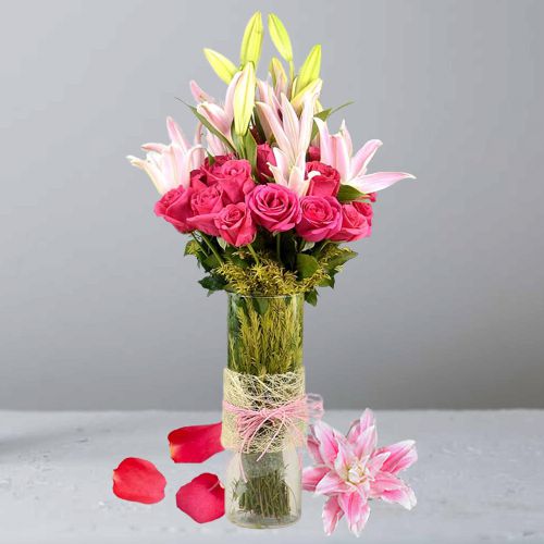Lovely Crystal Vase Arrangement of Roses N Lily	