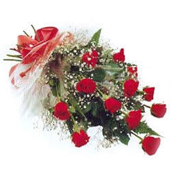 Elegant Red Roses Bunch