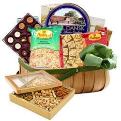 Exquisite Family Friendly Snacks Hamper